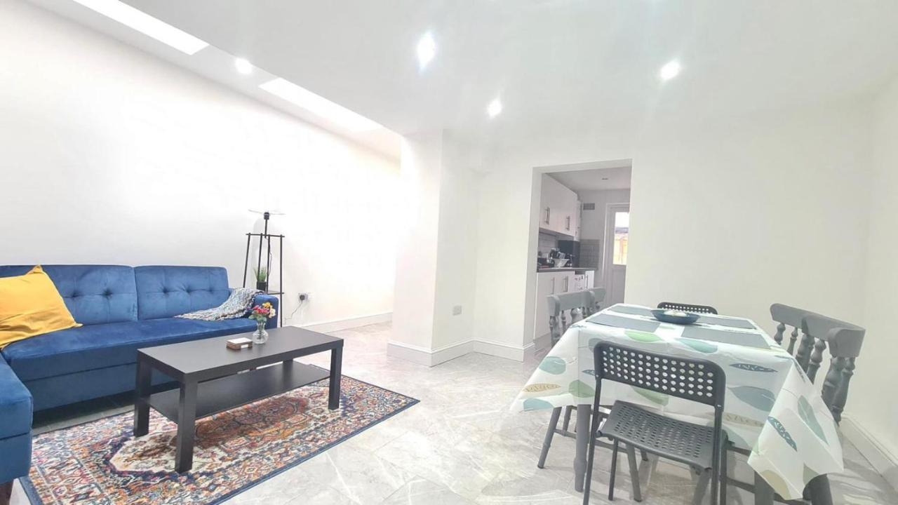Cosy Room In Manor Park Лондон Экстерьер фото